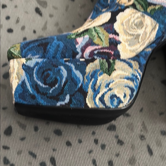 Jeffrey Campbell Canvas Blue Cream Platform Boots with Floral Design - Picture 6 of 8